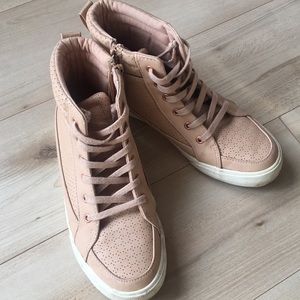 AE Pink Ankle Sneakers